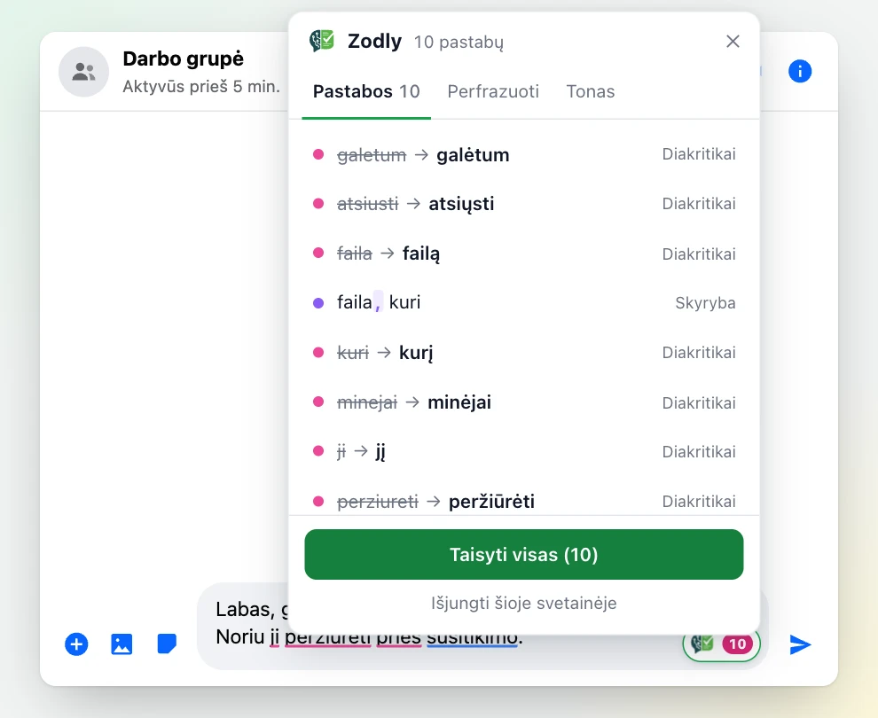 Pokalbio žinutės lauke pabrauktos klaidos, o virš jo atidarytas Zodly skydelis su pastabų sąrašu ir mygtuku „Taisyti visas“.